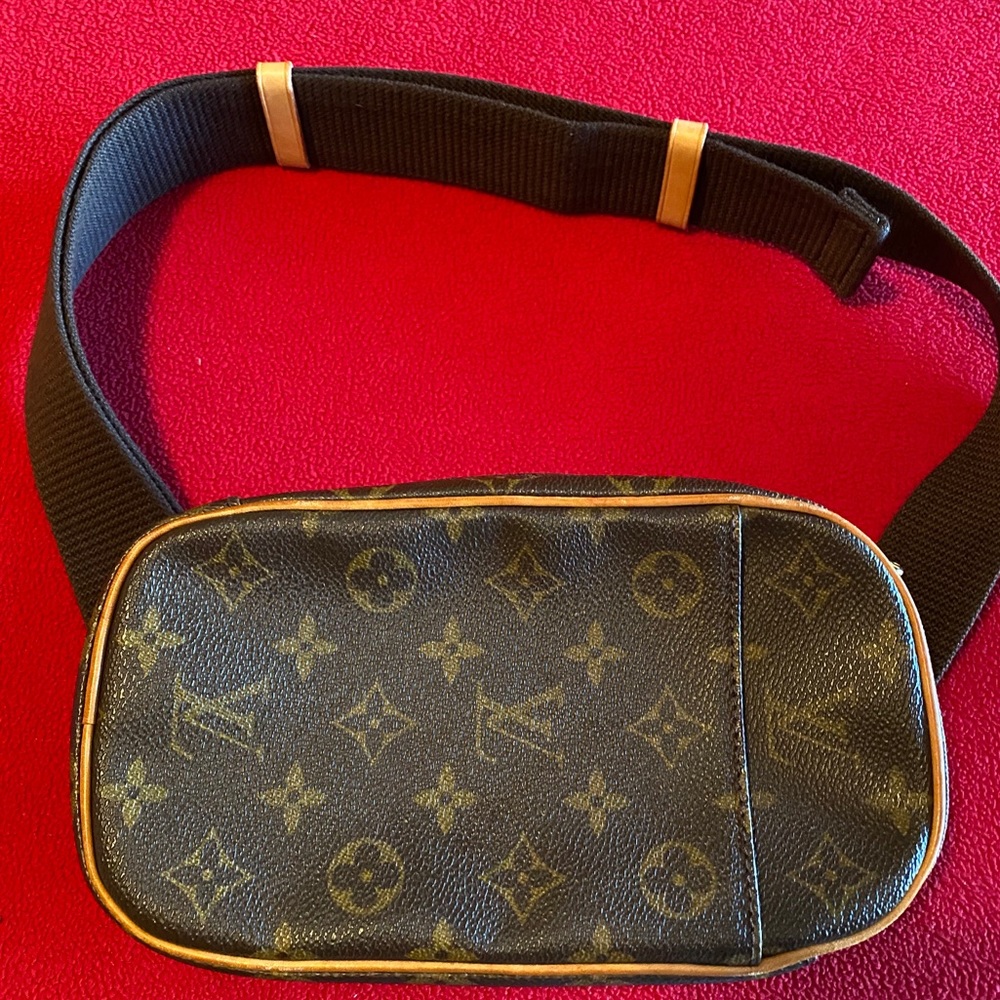 Authentic Louis Vuitton Fanny Pack/Cross Body.